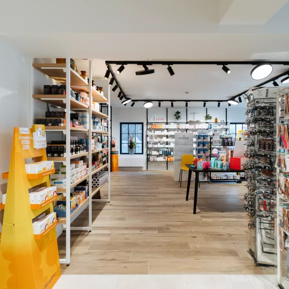 Apotheek Eeklo renovatie Den Blauwen Xavier